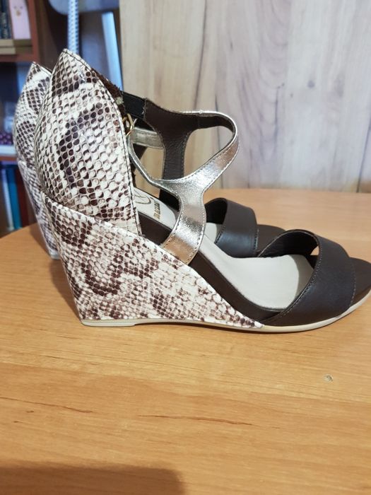 Босоножки  новые