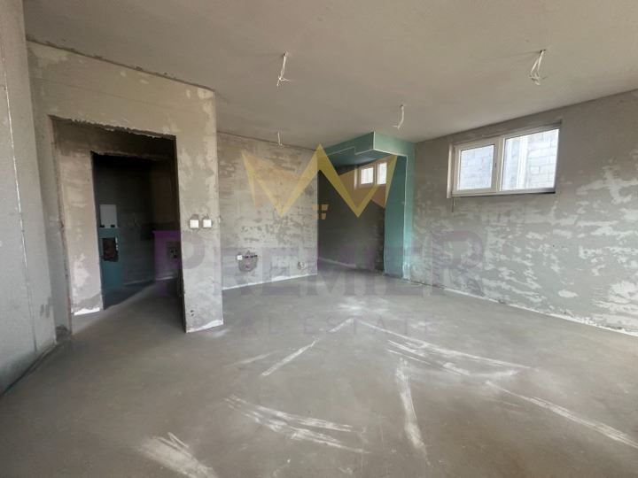Продава се Офис в Варна, Изгрев - 80 кв.м за 1250 €/кв.м - Снимка #2