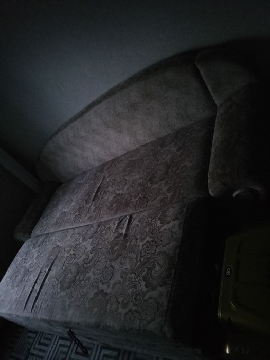 Продам старый диван