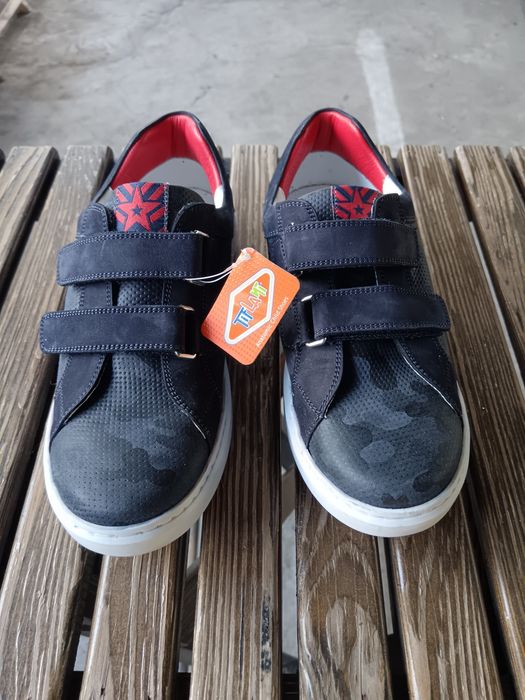 Продаю кроссовки.