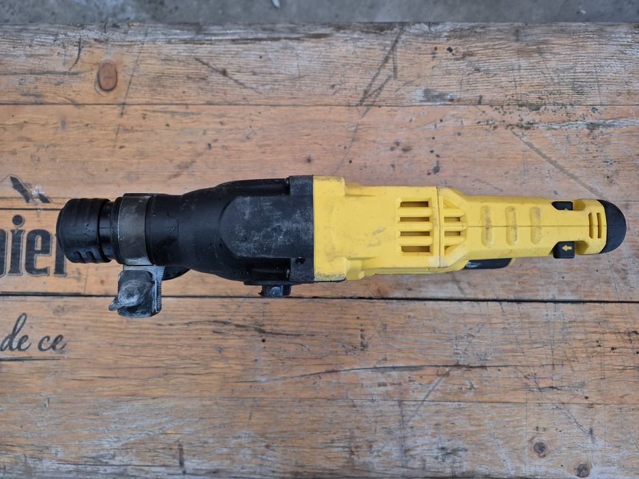 Bormasina cu  percutie Dewalt DCH 033