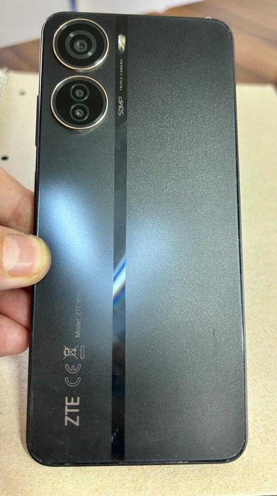 Vand ZTE Blade V40 Design 128 gb/ 4+3 gb ram, probleme camere