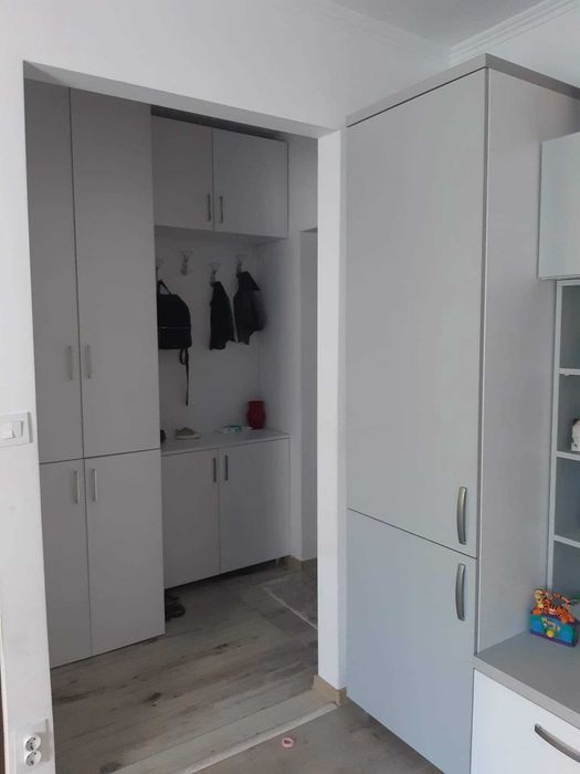 Închiriez apartament cu 3 camere