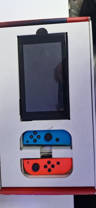 Nintendo Switch cu accesorii multe + 4 jocuri