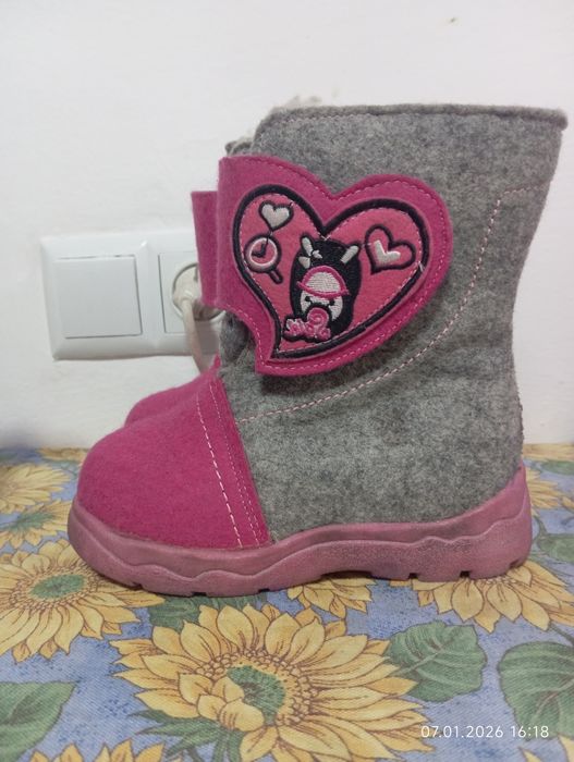 Продам детскую обувь