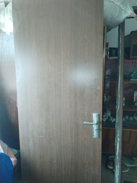 Vând uși de interior cu toc inclus