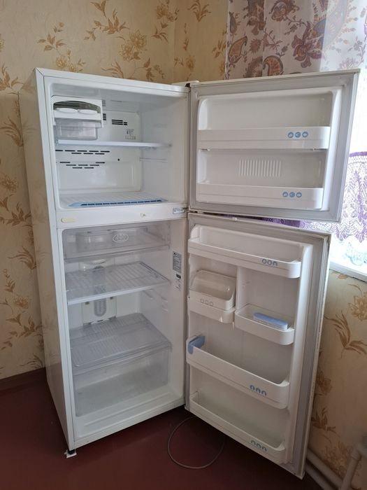 Продам холодильник LG