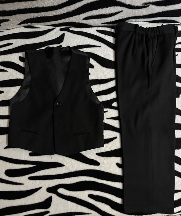 Продам костюм на мальчика 5-7 лет.