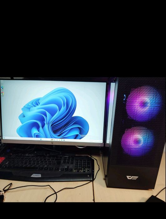 Продавам настолен компютър без монитор