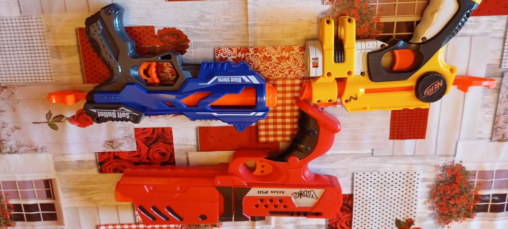Пистолети NERF и VAPOR
