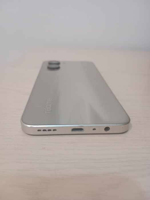 Продам телефон Realme C33