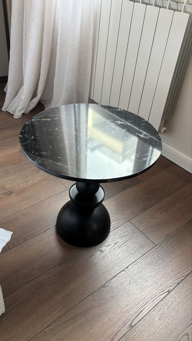 Дизайнерска помощна маса с кръгъл плот – нова, модерен стил