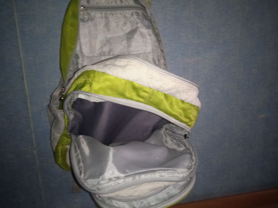 ПРОДАМ ДЕТСКИЙ РЮКЗАК для девочек школьный ! Зелёный. Б/у. С рисунком.