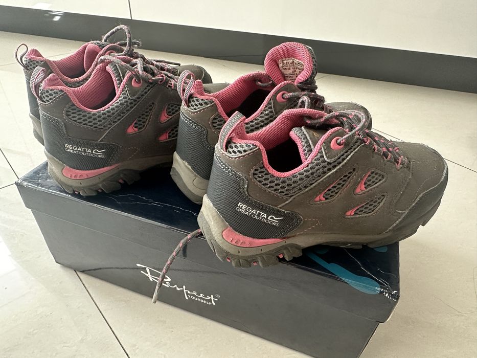 Кроссовки трекеры