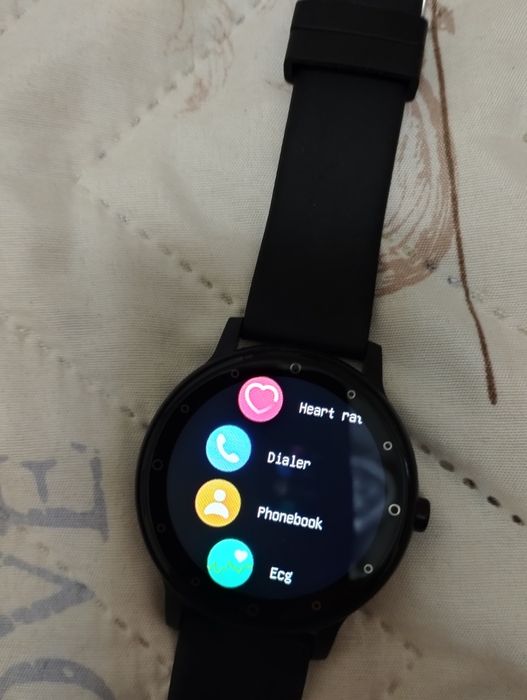 Продавам смарт часовник (smart watch)