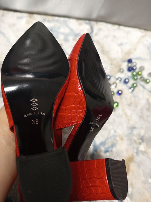 Босоножки женские Пандора 38 размер. Новые.