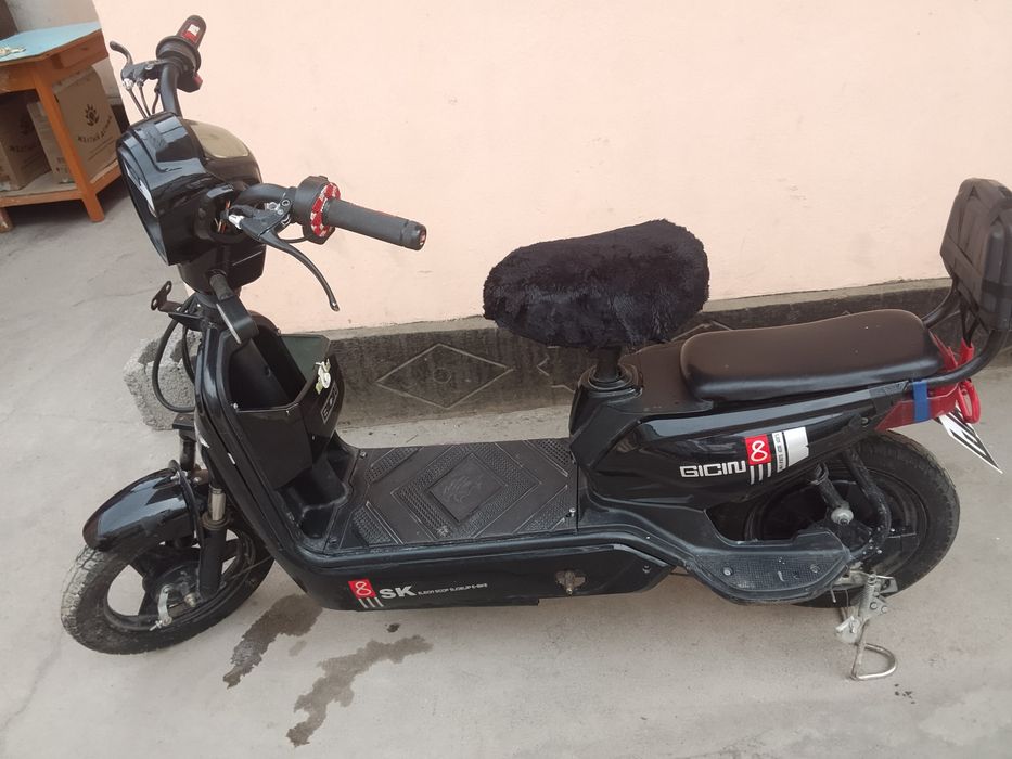 Продаю электро скутер ск8