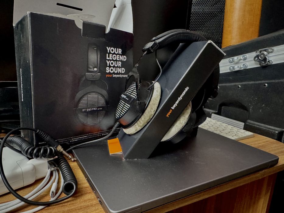 Наушники с шикарным звуком Beyerdynamic DT 990 Pro 250 Ohm