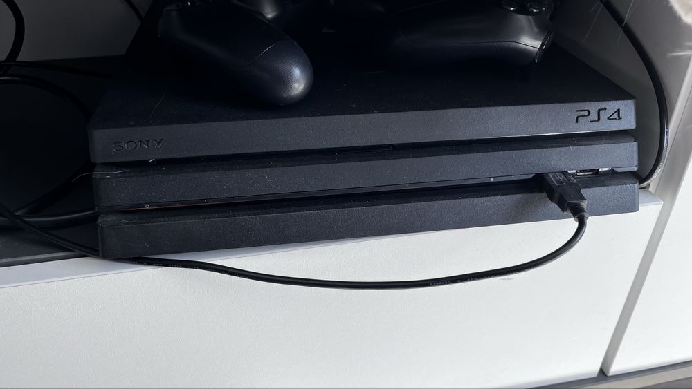 Продаю Ps 4 pro
