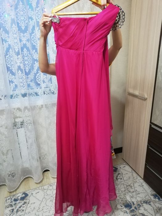 Продам красивое платье 40 размер