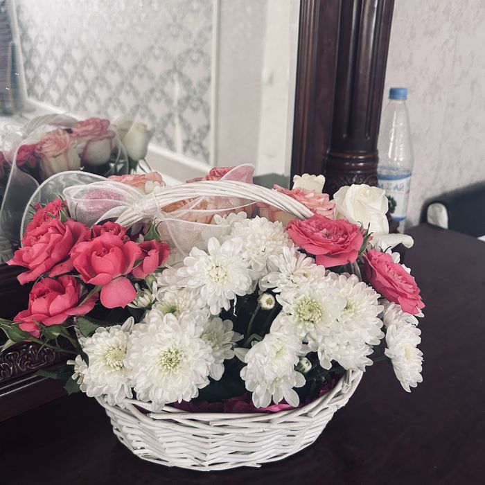 Корзинадағы 2букет бар.1-букет 7000