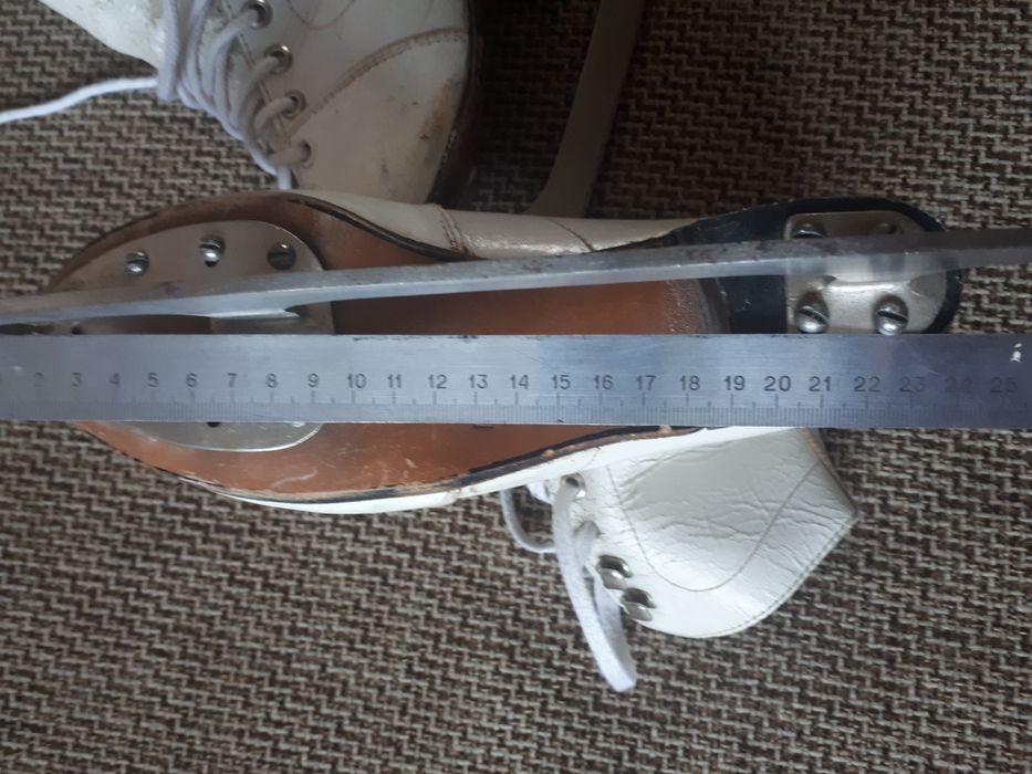 Продам женские коньки