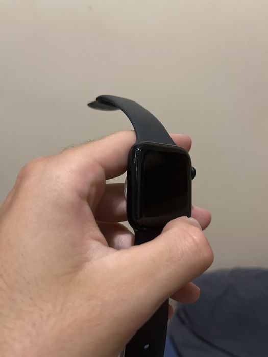 Apple watch SE (Gen 2) 44 mm midnight.