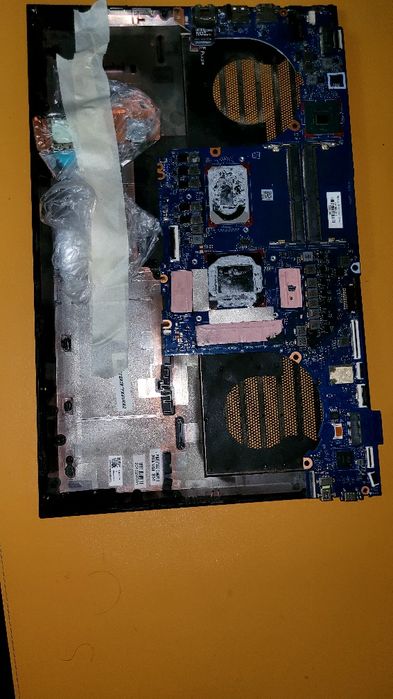 Vand placa de baza HP Omen 15  
Vand placa de baza HP Omen 15 ek0003nc pentru piese
Piese ramase :

Placa de baza
Boxe Audio by Bang & Olufsen