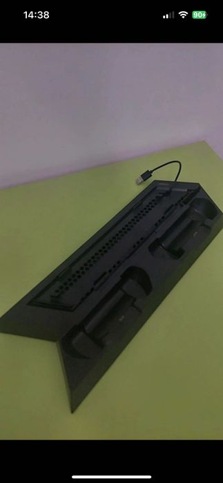 PS4 Pro + Răcitor + 33 de jocuri (cont gata făcut)