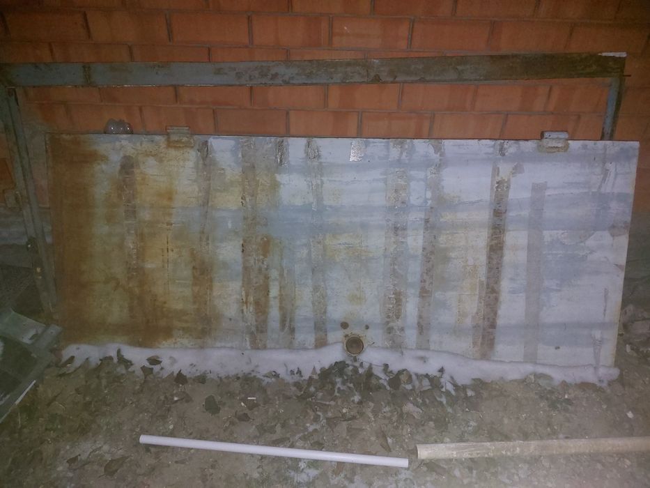 Продам железную дверь