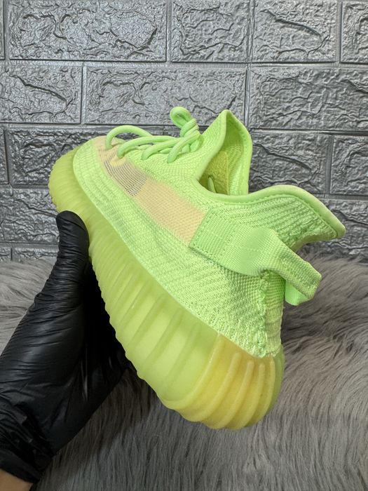 Yeezy 350 v2 Glow Pk Premium