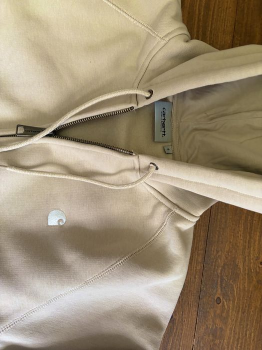 Суичъри и блузи на Carhartt.