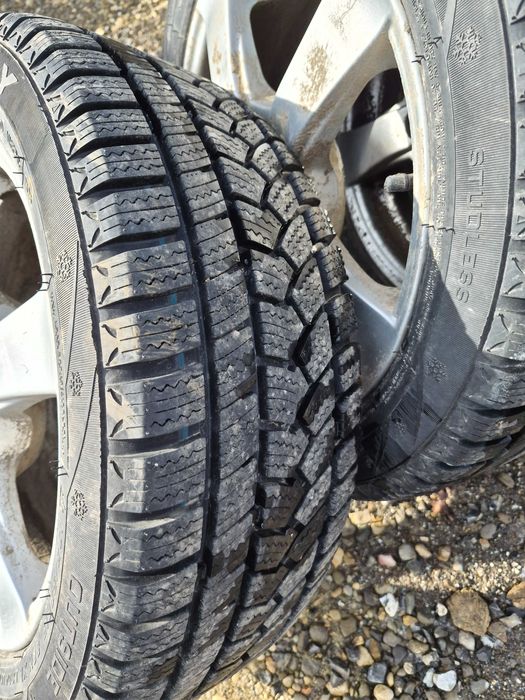 Vînd roți de iarnă