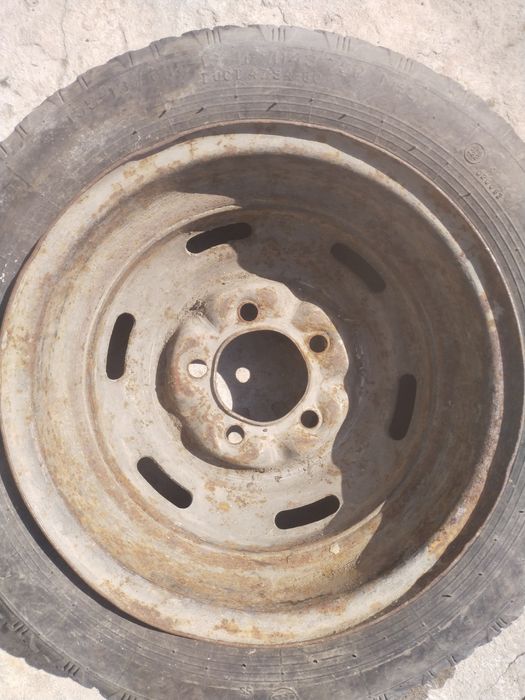 Шины для авто (с диском и без).