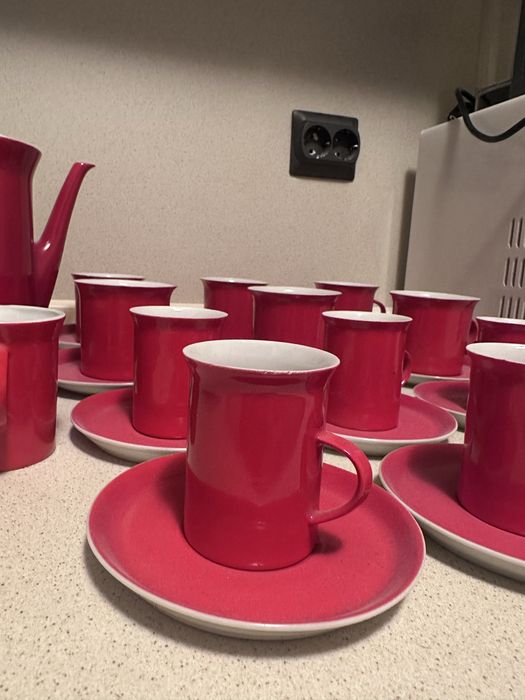 Порцеланов сервиз за кафе, кана и 13 чаши