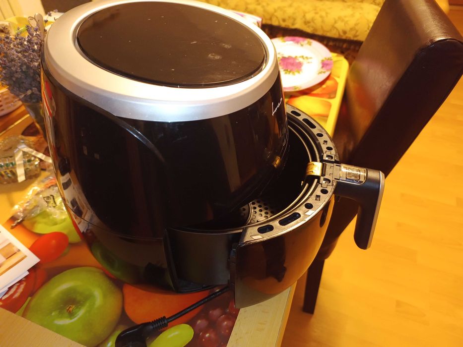 Friteuza cu aer cald FRAM Airfryer FAF-MD2000BK