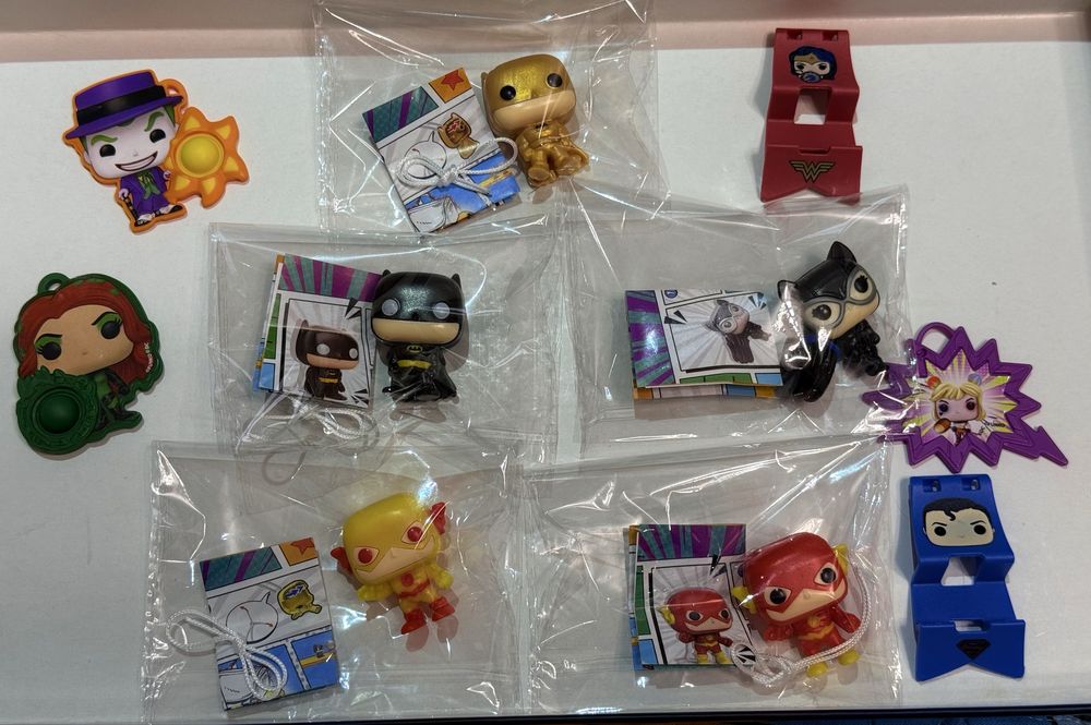 Фигурки из Kinder Joy DC
