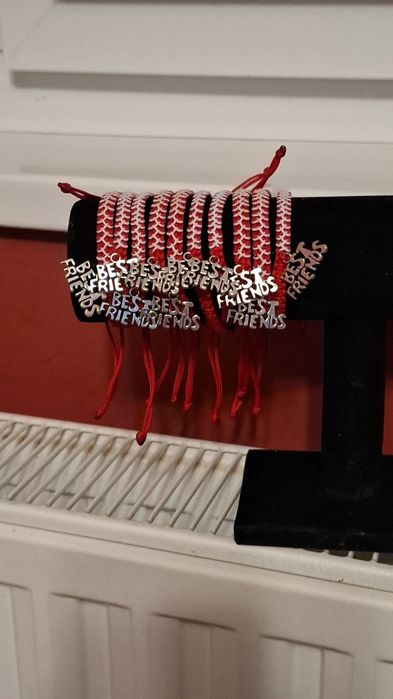 Мартеници ръчно изплетени