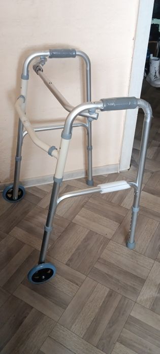 Ходунки, новые на колёсиках