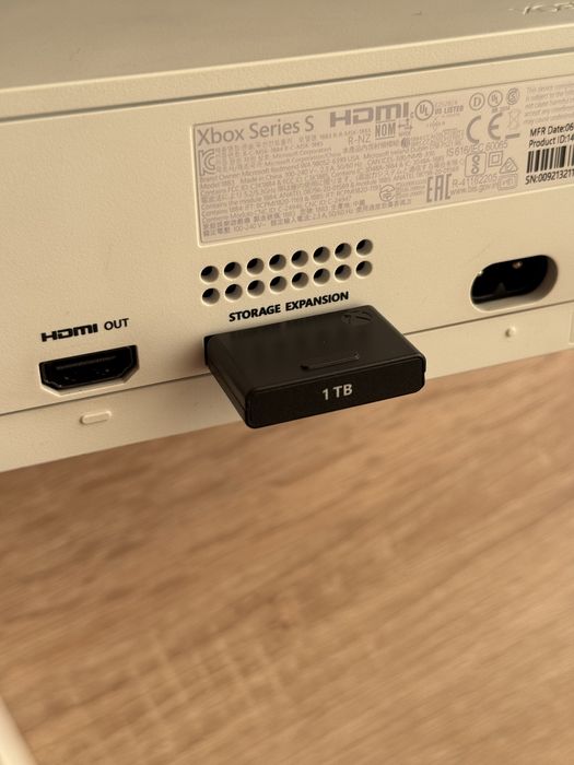 Xbox series s 512gb два контролера + 1tb Seagate expansion card