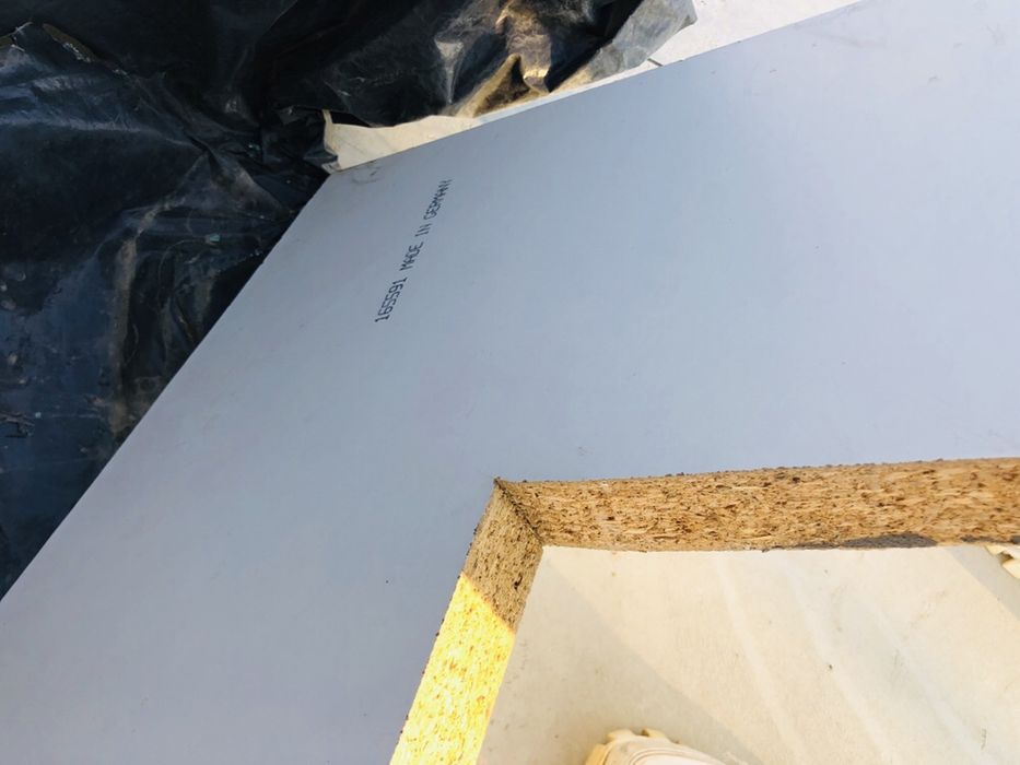 Pardoseala flotanta ,aproape noua fara zgarieturi