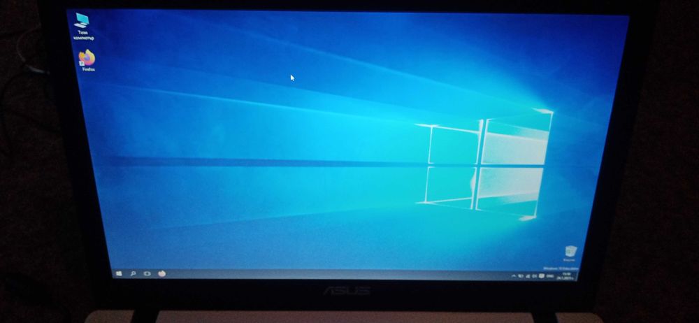 Продавам лап топ medion...