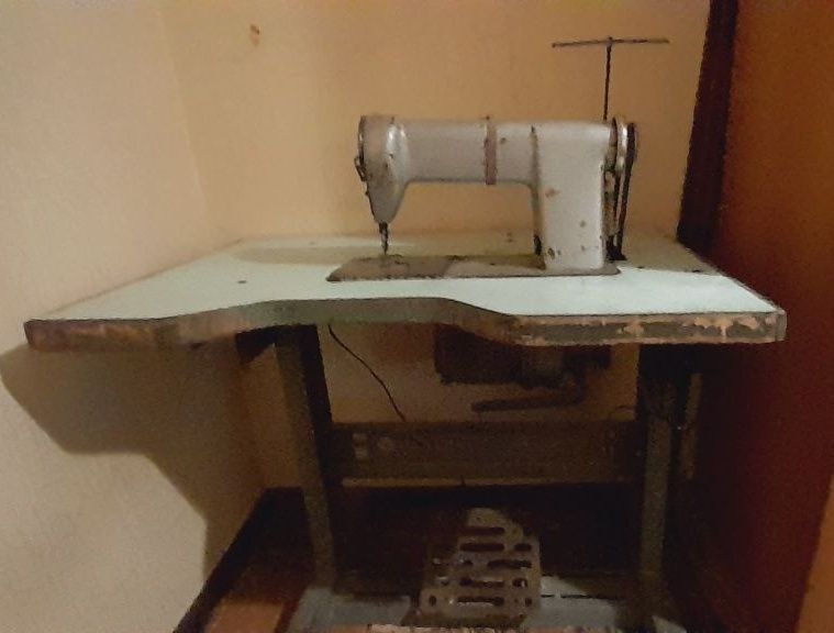 Продаётся Швейная производственная машинка.