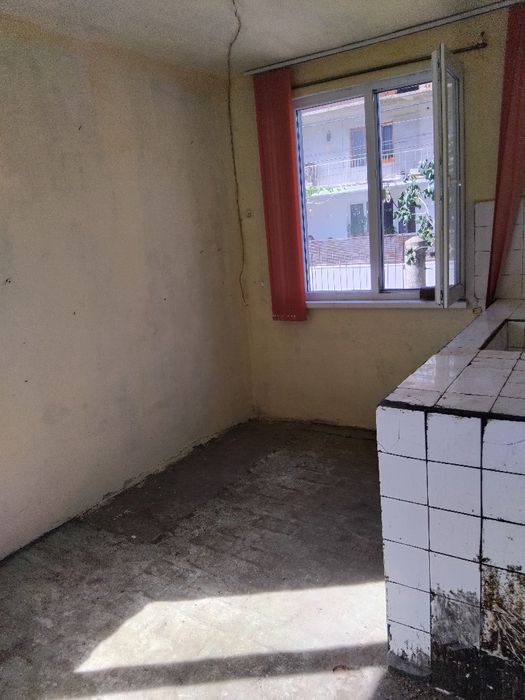 Продава две къщи в с.Слокощица общ.Кюстендил