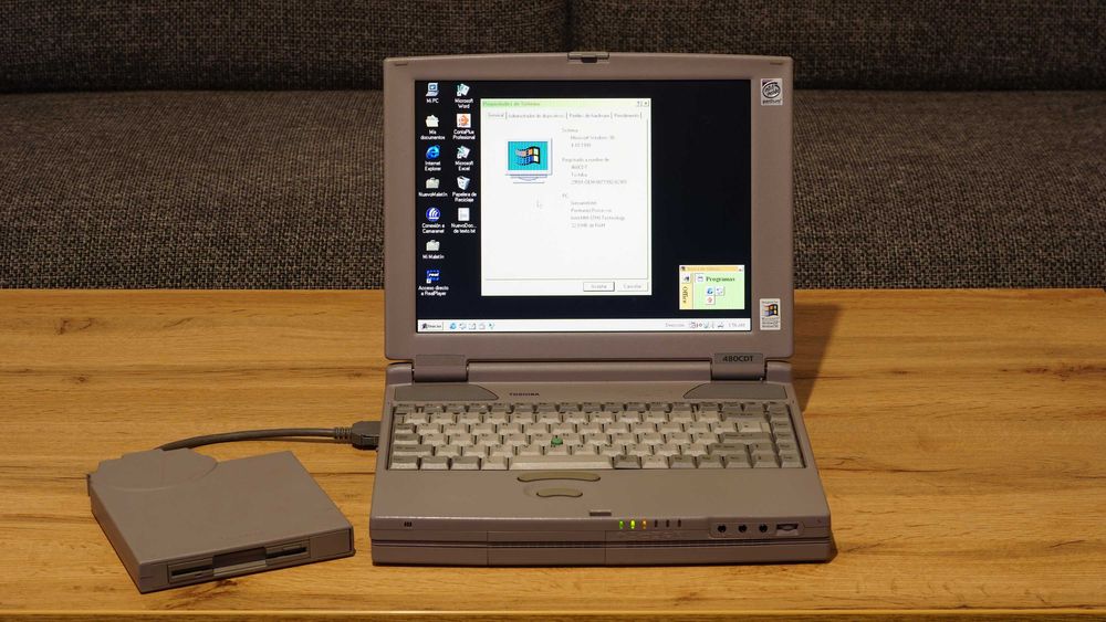 Laptop vintage Toshiba Satellite Pro 480CDT - functional