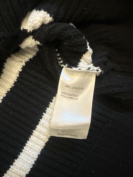 Кофта-свитер в черно белую полоску