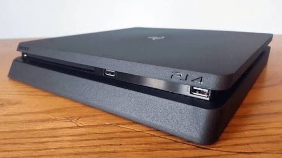 Продам ps4 slim 1trb + 2 джостика плойка с играми