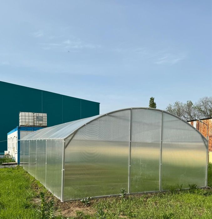 Теплица для огорода.