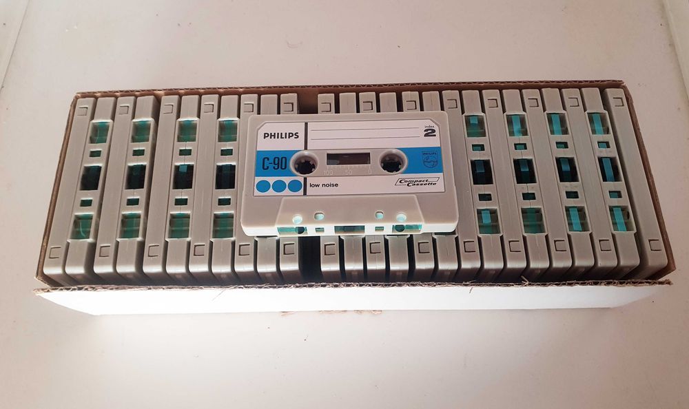 casete noi Philips C90 vrac