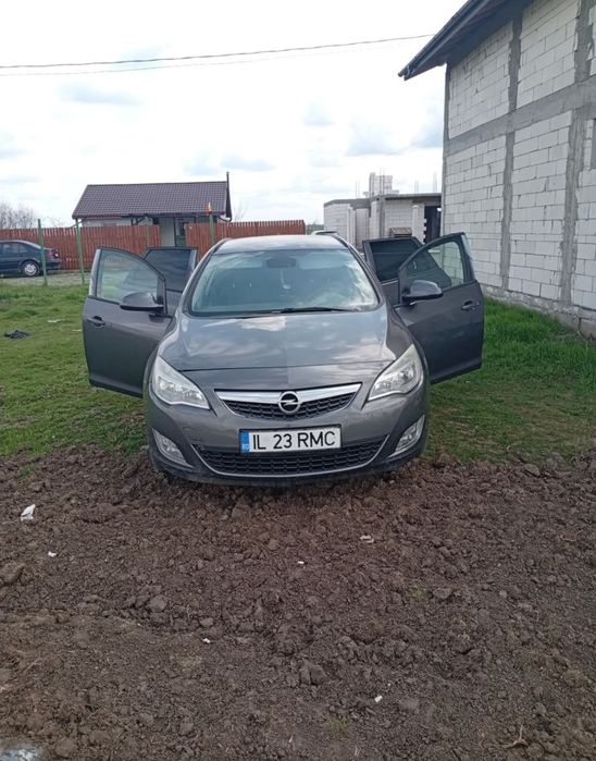Vand opel astra j an 2011 motor 1.7 diesel 3000 euro